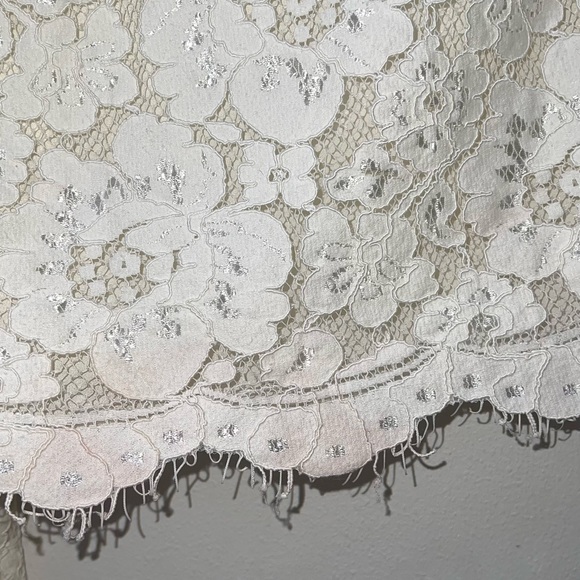 WAYF White long sleeve Delicate lace top with zip up back. - Picture 4 of 7